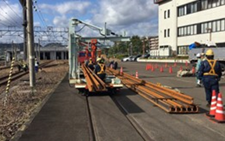 レール運搬