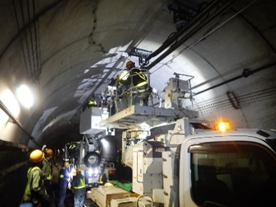 剛体電車線張替