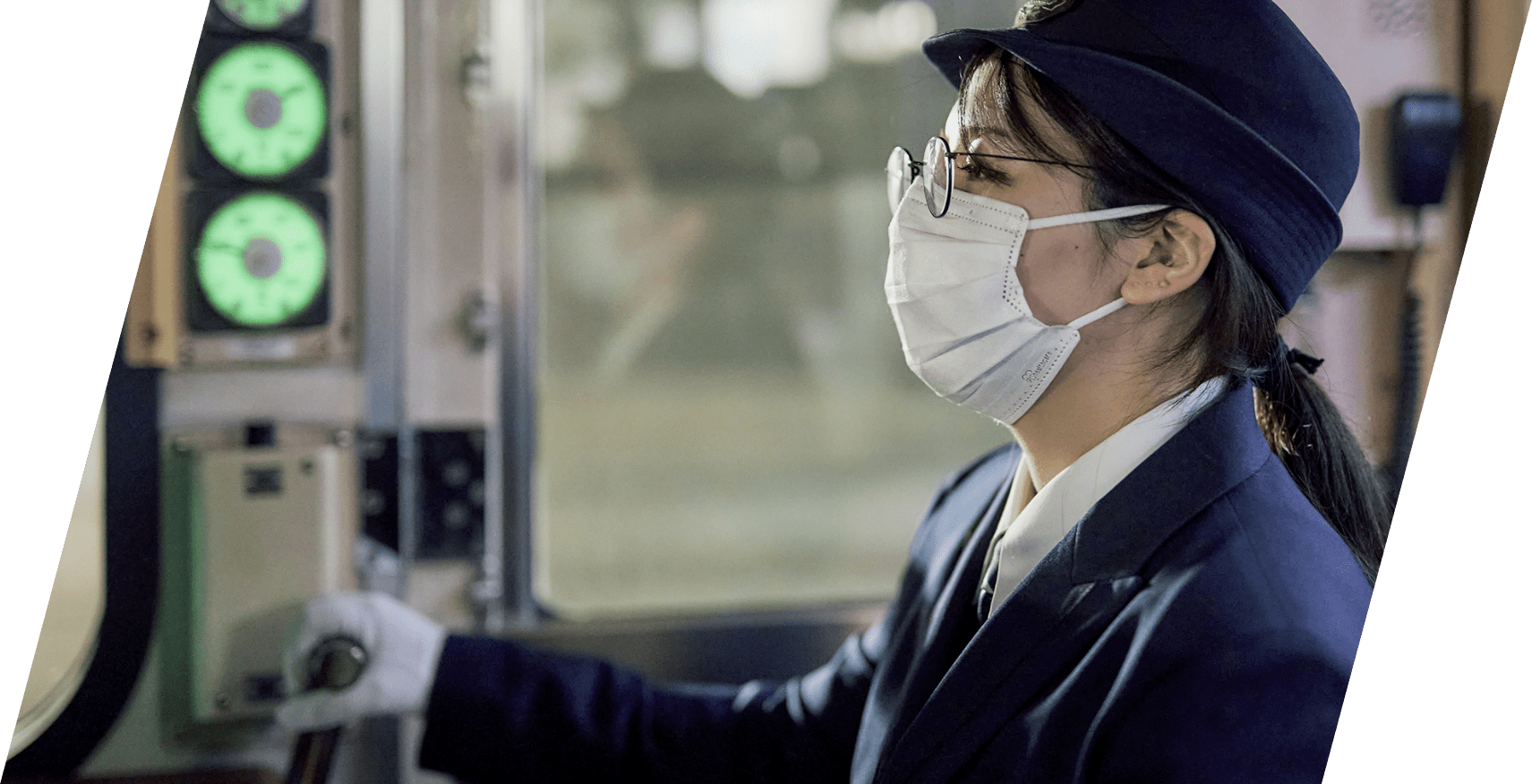 女性運転士