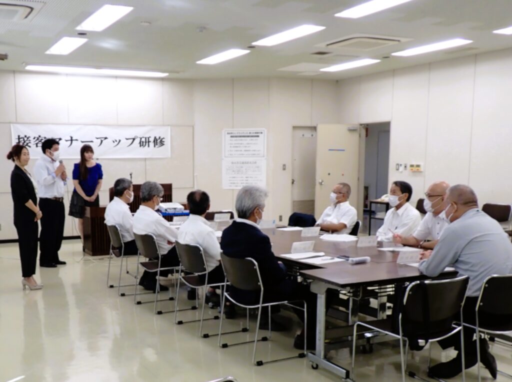 接客マナーアップ研修 受講中の様子
